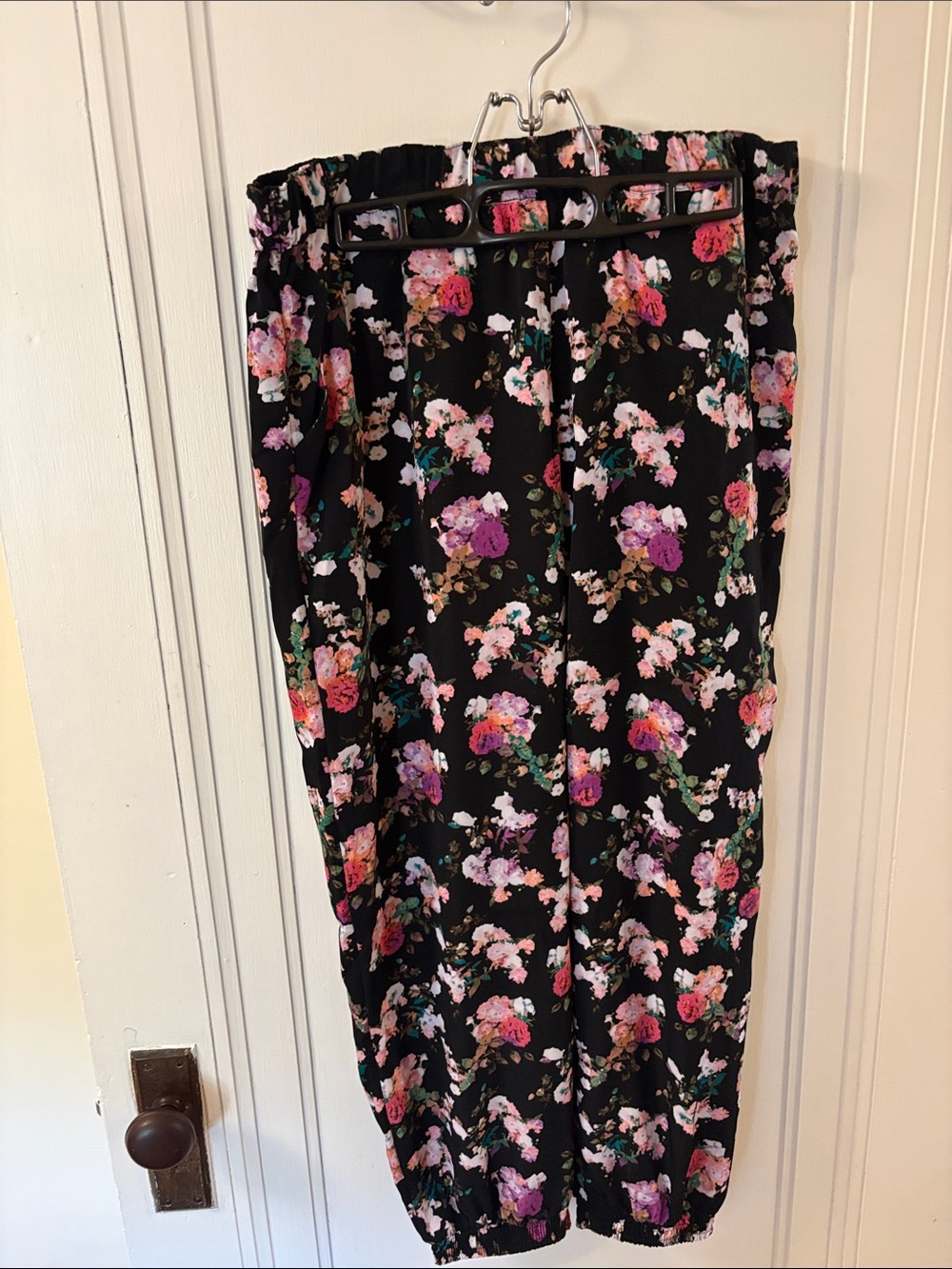 Floral Print Black Jogger Pants with pockets